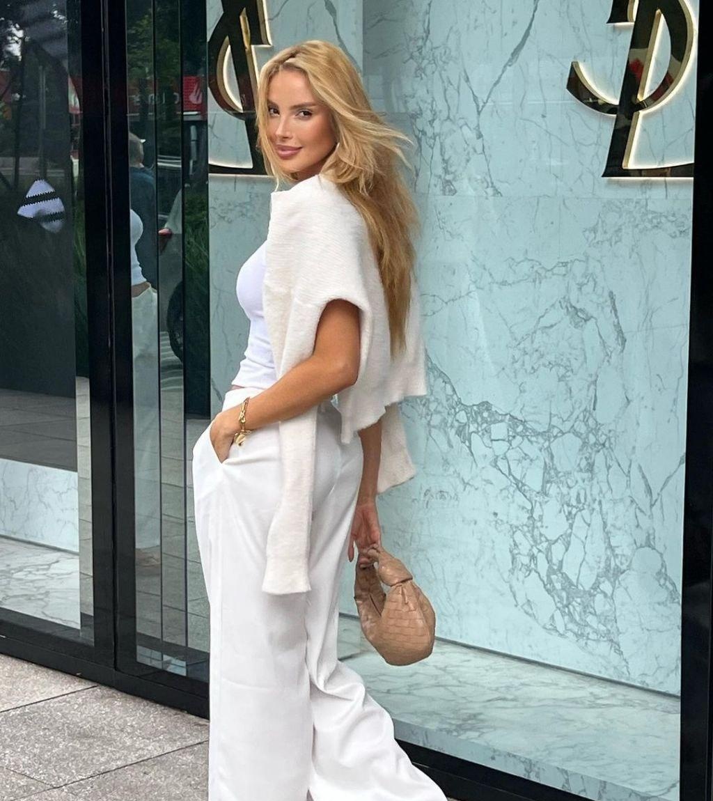 Фаина привлекательная девушка из Брянска цена от 7000 руб